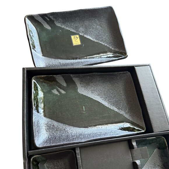 Japanese Sushi Set SAI Japan Black & Green Ceramic Plates & Chopsticks Gift Box - Picture 4 of 5
